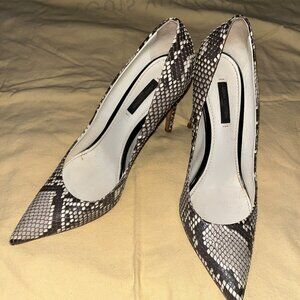 Louis Vuitton Eyeline Snakeskin Pumps - Size 39